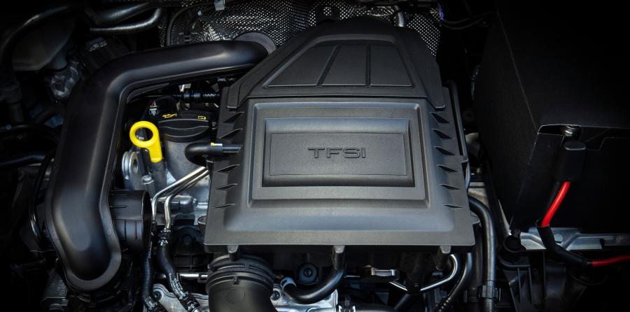 Моторный отсек Audi A3 Sedan 1.4 TFSI (8V) 2016 года  (AU) (фото 5 из 8)